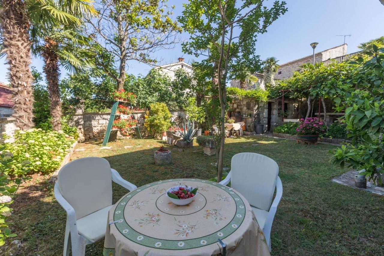 Anamarija Apartments Near The Beach And The Fantastic Adria Sea With Over 10 Small Islands Close By Funtana Eksteriør billede