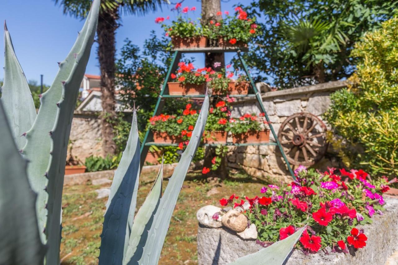 Anamarija Apartments Near The Beach And The Fantastic Adria Sea With Over 10 Small Islands Close By Funtana Eksteriør billede