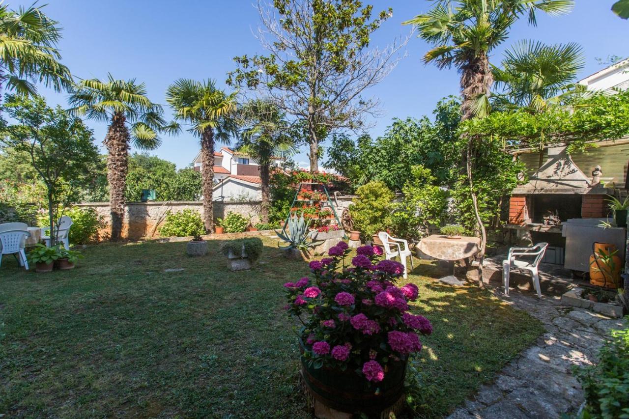 Anamarija Apartments Near The Beach And The Fantastic Adria Sea With Over 10 Small Islands Close By Funtana Eksteriør billede