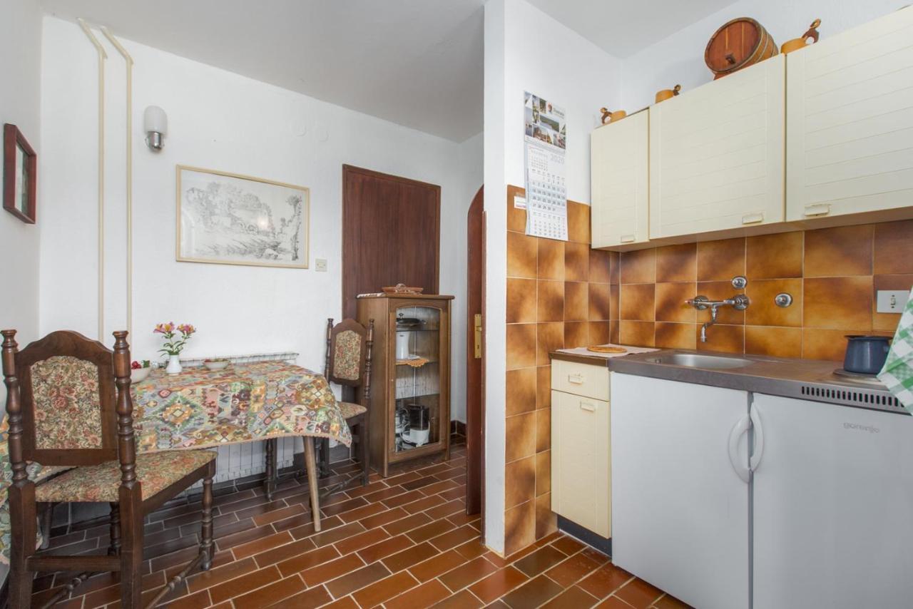 Anamarija Apartments Near The Beach And The Fantastic Adria Sea With Over 10 Small Islands Close By Funtana Eksteriør billede