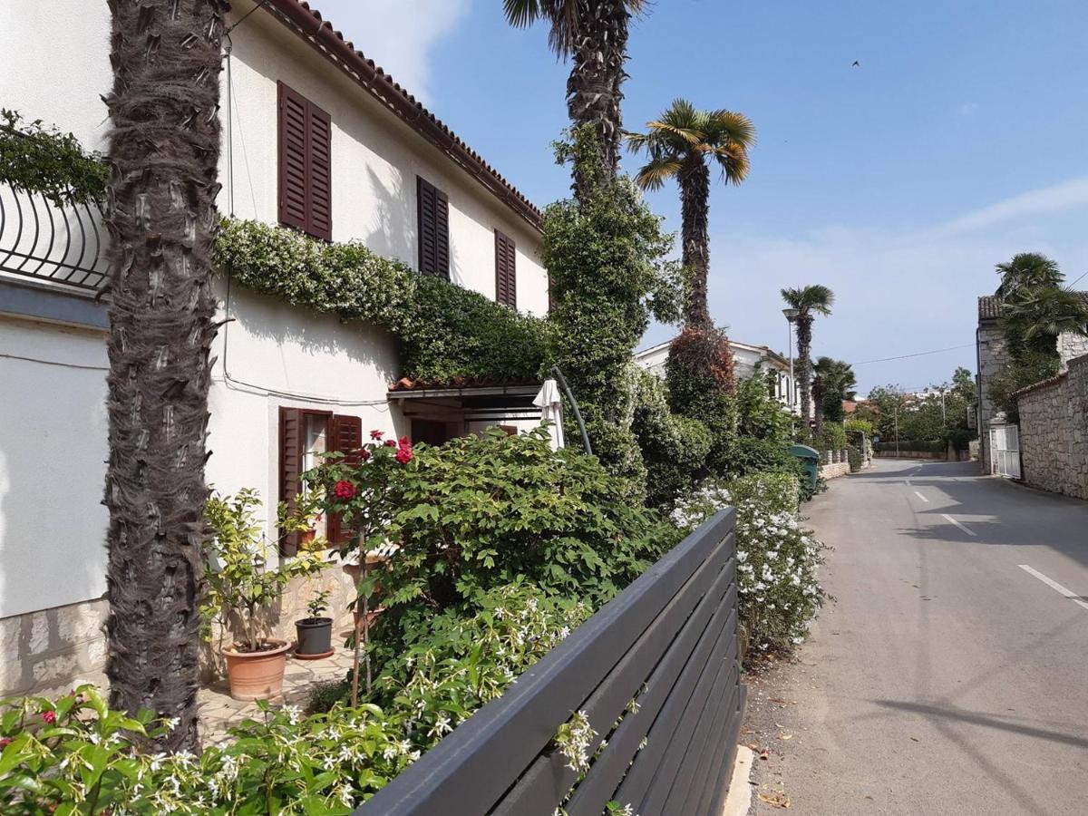 Anamarija Apartments Near The Beach And The Fantastic Adria Sea With Over 10 Small Islands Close By Funtana Eksteriør billede