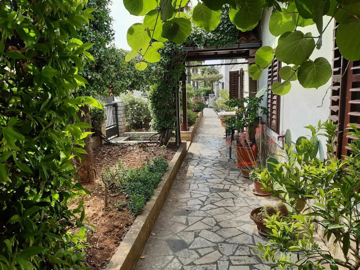 Anamarija Apartments Near The Beach And The Fantastic Adria Sea With Over 10 Small Islands Close By Funtana Eksteriør billede